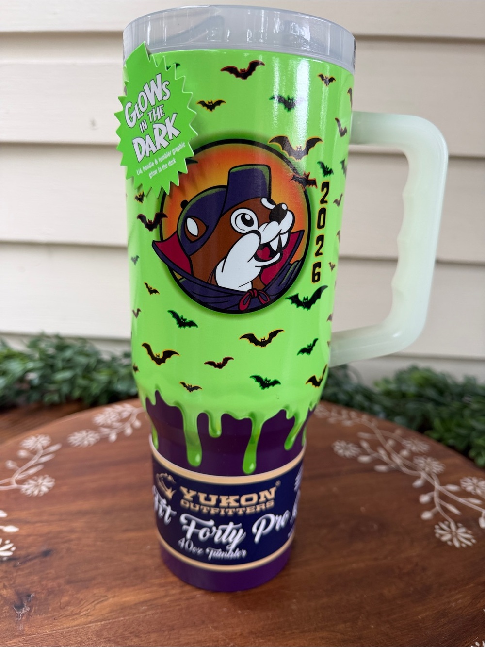 2026 Buc-ee’s Glow-in-the-Dark 40 oz Green Halloween Tumbler NWT